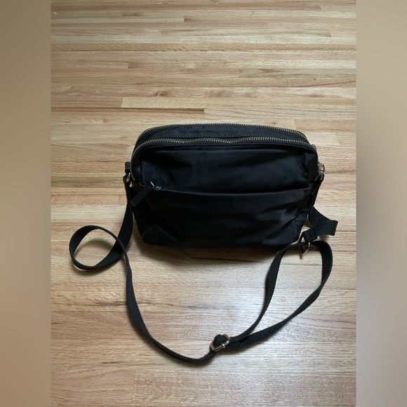 Vince Camuto multi-pocket crossbody / shoulder hand bag / purse. - Picture 3 of 12